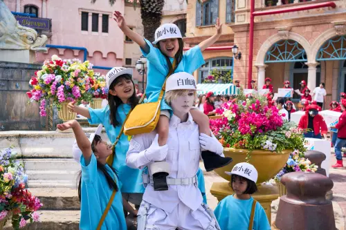 ▲飾演白血球的佐藤健,每次開拍前,都要花上好長一段時間把全身塗白。(圖/《工作細胞》X) ▲飾演白血球的佐藤健,每次開拍前,都要花上好長一段時間把全身塗白。(圖/《工作細胞》X)