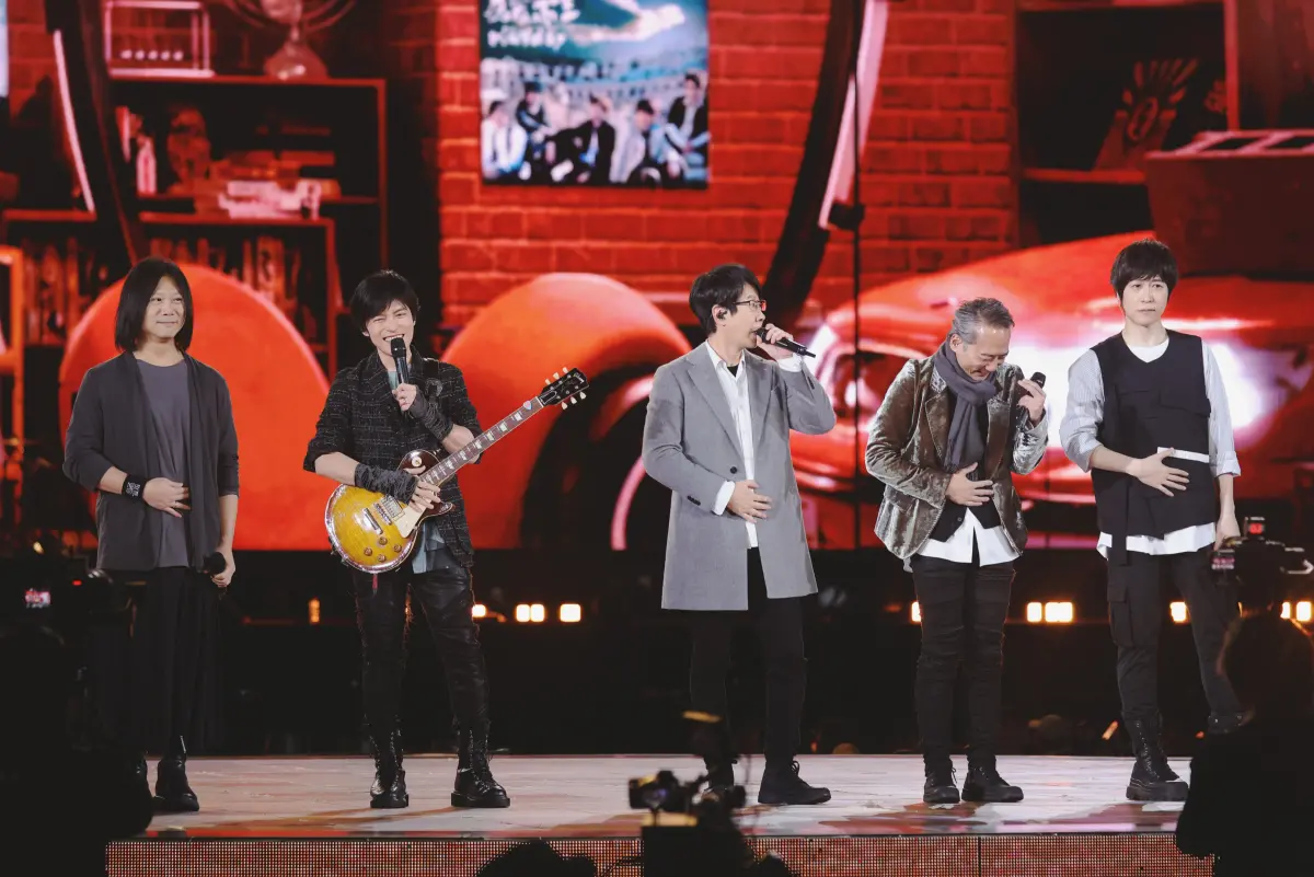 ▲五月天本周末在花蓮開唱，意外撞期周六的《夜市王》決賽，有粉絲遺憾說可能吃不到當地美食了。（圖／相信音樂提供）