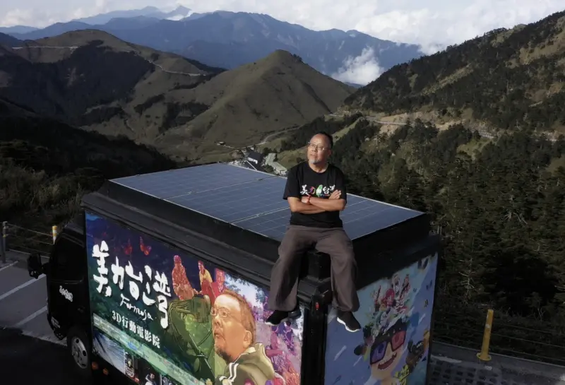▲曲全立帶著3D電影車走到台灣偏鄉，他的新作《台灣超人》也紀錄了許多生命鬥士的動人事蹟，釋放正面能量，全台票房已破千萬。（圖／牽猴子提供）