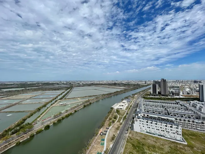 ▲信義房屋安南安中店專案經理王仲良表示，近年重大建設包括商60重劃區、草湖寮重劃區等陸續到位，加上北外環道交通便利性提升，區域發展前景看好。（圖／信義房屋提供）