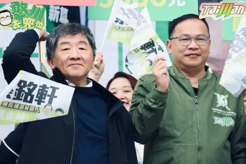▲民進黨草屯鎮長候選人蔡銘軒昨天成立競選總部，行政院政務委員陳時中、民進黨立委王義川來站台。（圖／翻攝憨川去兜位臉書，2025.01.06）