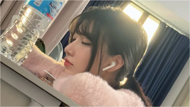 ▲隊友偷偷拍下一粒睡著的模樣，爆擊大批粉絲的心。（圖／恬魚Threads）