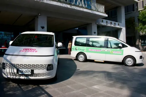 ▲2台復能車的加入將持續深入在地服務，照顧更多鄉親。（圖/屏東縣府提供）