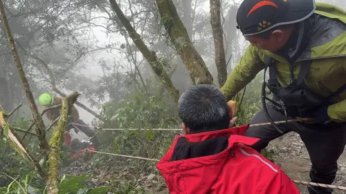 ▲北大武山登山步道0-2K區域仍有多處坍塌，雖經修復但登山前請注意落石及濕滑路面。（圖／屏縣消防局提供）