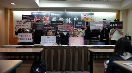 國際牙醫校友聯合會召開記者會,強調海歸醫學生,皆通過國家嚴格考試,絕非只要有錢就可以當醫師。 ▲國際牙醫校友聯合會召開記者會,強調海歸醫學生,皆通過國家嚴格考試,絕非只要有錢就可以當醫師。(圖/記者王郁勳攝)