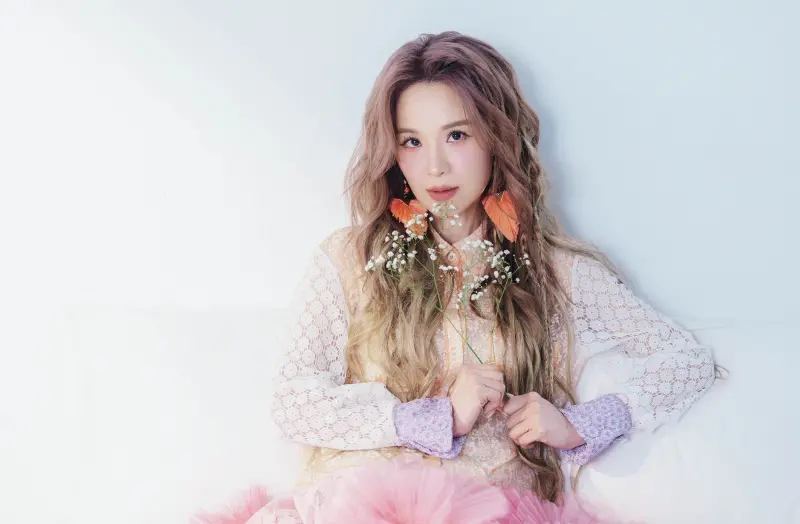 ▲曾合作周杰倫、張惠妹的洪敬堯，這次傾力打造愛徒陳儀瑾，新歌〈有你陪伴〉MV還找來陳淑芳助陣。（圖／無限願景音樂工作室提供）