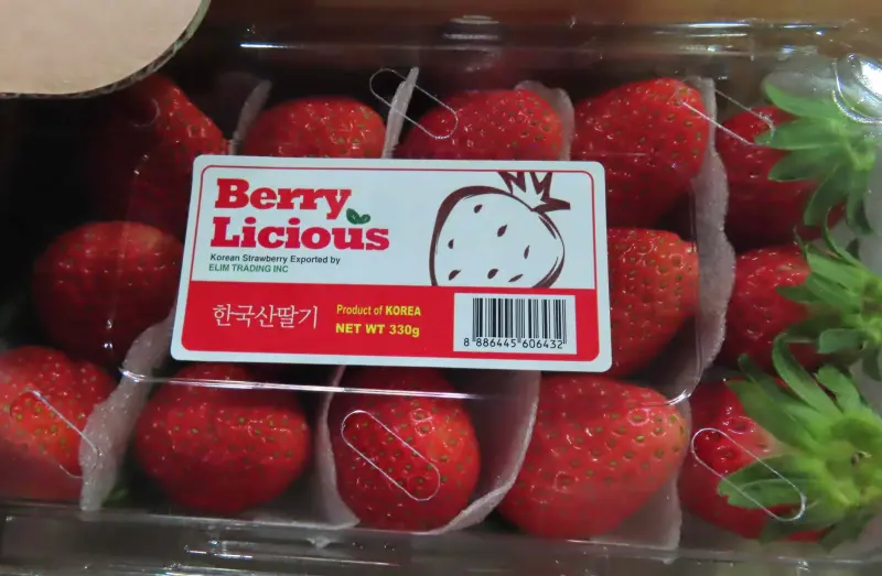 ▲韓國出口「鮮草莓(FRESH STRAWBERRIES)」檢出農藥殘留含量不符規定。（圖／食藥署）