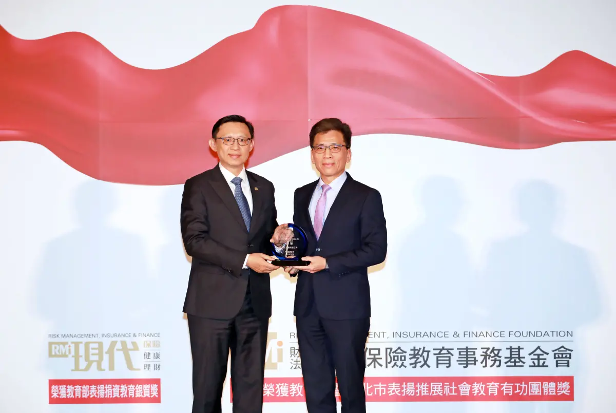 ▲ 今(7)日全球人壽最新榮獲2025保險品質獎「知名度最高」、「最值得推薦」、「業務員最優」、「理賠服務最好」共4項優等獎，由金管會主委彭金隆代表頒獎。（圖／全球人壽提供）