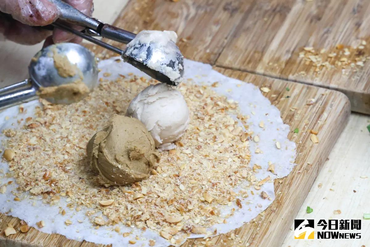 ▲「捲捲村花生捲冰淇淋」登《夜市王》的「創意料理」主題，評審全票通過，南機場夜市連續9集都拿下高分晉級，讓觀眾看傻眼，狂刷留言：「好南輸。」（圖／記者李政龍拍攝）