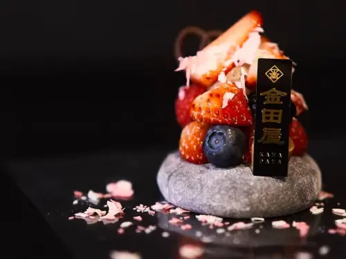 ▲「金田屋」以顛覆傳統甜點概念著稱，最具代表性的產品「珠寶盒般的水果大福」（圖／金田屋提供）