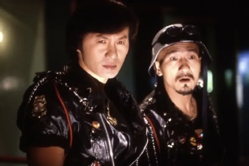 ▲許冠傑（左）與麥嘉是《最佳拍檔》的兩大靈魂人物，聯手稱霸1980年代的春節檔票房，首集曾差一點在台灣無法過關，但張國榮與利智加入的《新最佳拍檔》卻全為全系列的終點。（圖／摘自IMDb）