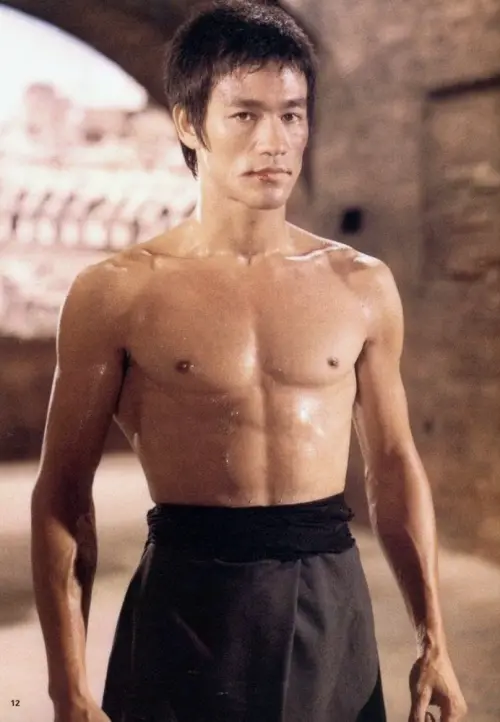 ▲李小龍紅透半邊天,曾經讓片商為此鬧出抵制事件。(圖/摘自IMDb) ▲李小龍紅透半邊天,曾經讓片商為此鬧出抵制事件。(圖/摘自IMDb)