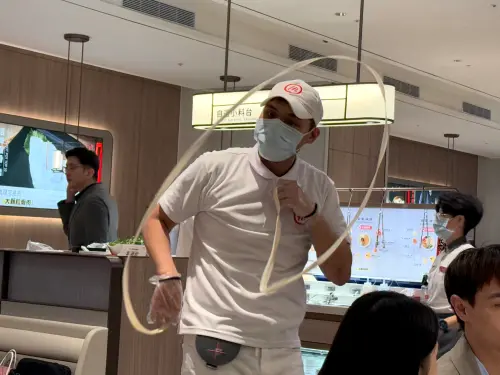 獨／海底撈7大祕密！業者證實：撈麵可以不表演　還能點歌自己甩
