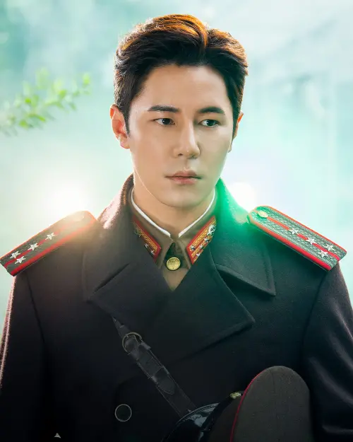 ▲李奎炯化身帥氣軍官，舞台魅力令人沈迷。（圖／甲上娛樂）