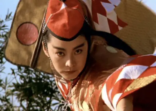 ▲林青霞以「東方不敗」這個極為特殊的角色，創造個人演藝生涯的另一高峰，也在當年的台灣春節檔締造賣座狂潮。（圖／摘自IMDb）