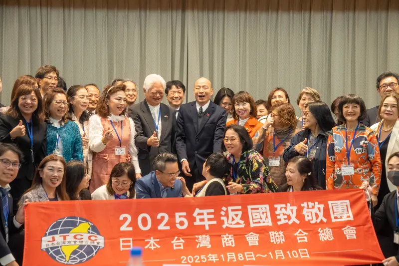 ▲韓國瑜接見「日本台灣商會聯合總會回國訪問團」，喊話「眼中沒有藍綠白、心中長存台灣情。」（圖／立法院提供）