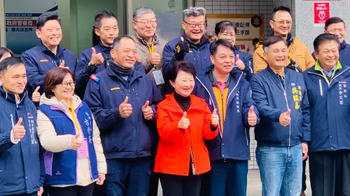 這家百年派出所上班必學一技能 所長證實警校老師都沒有教 ▲台中市長盧秀燕於農曆年前,親自到台中市海拔最高的勝光派出所慰問員警辛勞。(圖/記者顏幸如攝,2025.01.09)