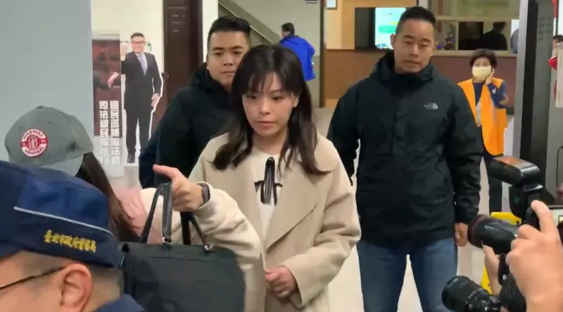 ▲高虹安博士論文遭旅美教授陳時奮質疑抄襲，提告誹謗不起訴，反遭陳自訴誣告罪，且一審高還被判處10月徒刑，高虹安上訴，台灣高等法院今（9）日上午開庭審理。（圖／翻攝畫面）