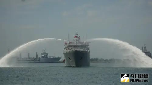▲海軍大武級救難艦「大武軍艦」，艦上消防水砲射程達120公尺。（圖／記者呂炯昌攝，2025,01,09）