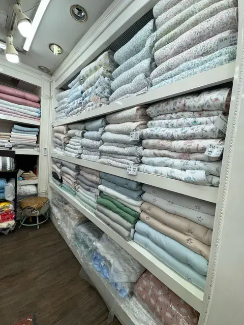 ▲韓國棉被是不少人會帶回台灣的熱門伴手禮，一條約1500至2000元，不用裝床套，可直接丟洗衣機洗。（圖／翻攝Dcard）