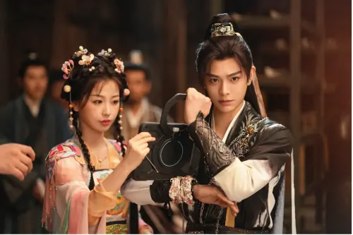 ▲《永夜星河》後半段與原著小說劇情完全不同，尤其是最後的開放式結局，引起兩面評價。（圖／取自卉一直陪欣 微博）