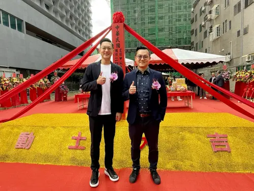 ▲希望建設董事長陳冠瑀（左）、總經理陳俊男（右）堅持蓋的每一棟建築，都必須是自己願意住的房子。（圖／記者陳美嘉翻攝）