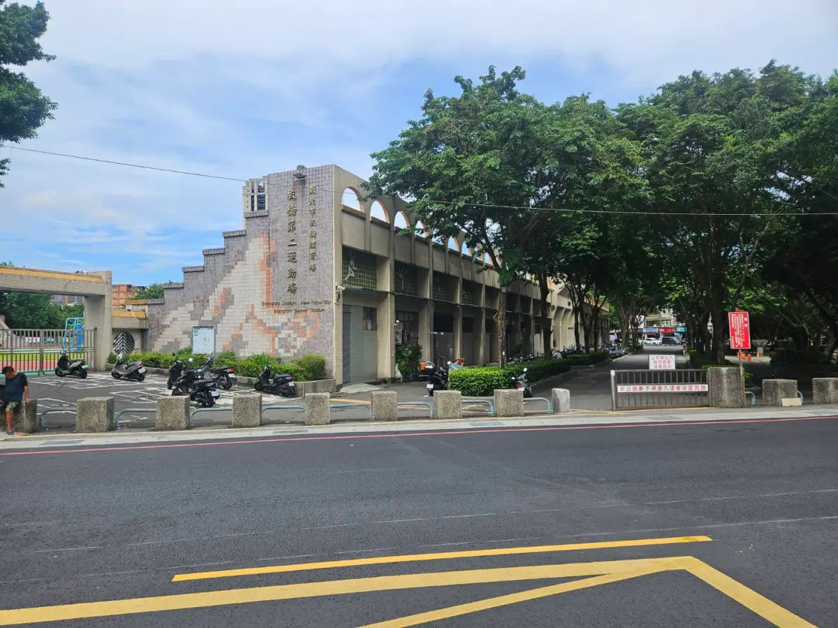 ▲新北小巨蛋將設址於板橋第二運動場所在的地點，當地居民都很期待。（圖／信義房屋提供）