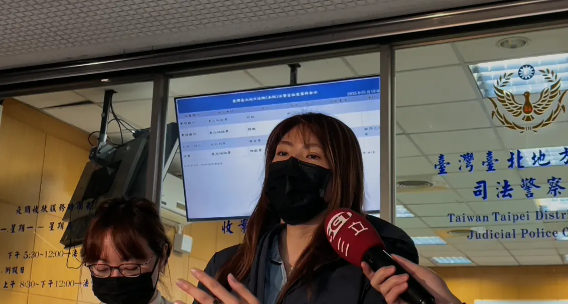 ▲理科太太被前夫提告違反個資法，今日雙雙出庭，庭後理科太太受訪時，不僅開酸前夫要去吃魚油，還說當庭流淚是「鱷魚的眼淚」。（圖／記者徐敏娟攝）