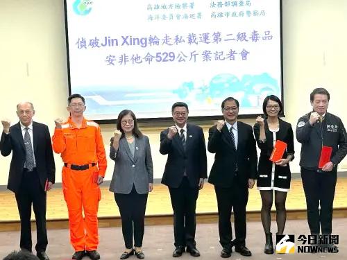 ▲行政院院長卓榮泰(中)嘉勉辦案有功人員。(圖/記者黃守作攝,2025.01.10) ▲行政院院長卓榮泰(中)嘉勉辦案有功人員。(圖/記者黃守作攝,2025.01.10)