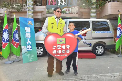 前進和平自由小學送愛 救國團攜手暖心企業捐贈希望專車 ▲甫上任的救國團台中市團委會主任委員周志建,也是這輛球隊專車幕後推手之一,感謝暖心企業共襄義舉。(圖/救國團提供)