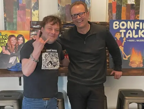 ▲愛德華福隆(左)今日外貌和當紅時簡直判若兩人,去年曾和在《魔鬼終結者》系列演他生父的麥可賓恩在影迷見面會上合體。(圖/摘自IG) ▲愛德華福隆(左)今日外貌和當紅時簡直判若兩人,去年曾和在《魔鬼終結者》系列演他生父的麥可賓恩在影迷見面會上合體。(圖/摘自IG)