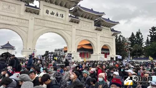 民眾黨已淪陷?萬人遊行竟喊這句 吳靜怡嘆:剩柯文哲的殘餘價值