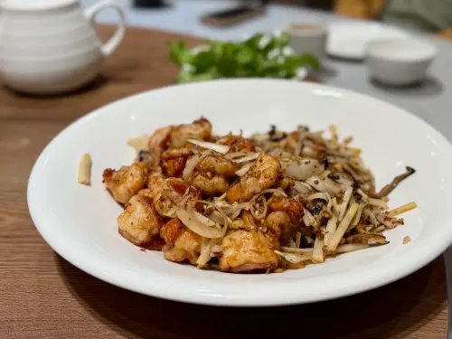 ▲桂花蝦仁也是承家私廚的招牌菜，用的蝦隻個頭碩大，且嚐得出十足的鑊氣。（圖／記者葉盛耀攝）