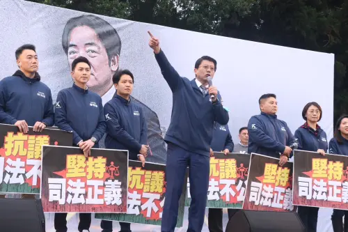 ▲15藍委聲援民眾黨集會，抗議司法不公。（圖／記者李政龍攝）