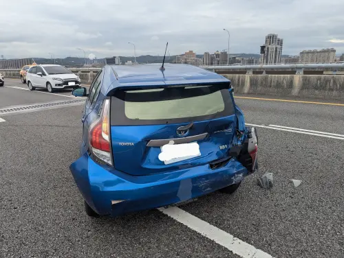 市議員國道出車禍遭後車追撞!林亮君還原現場:以為要掉下高架橋