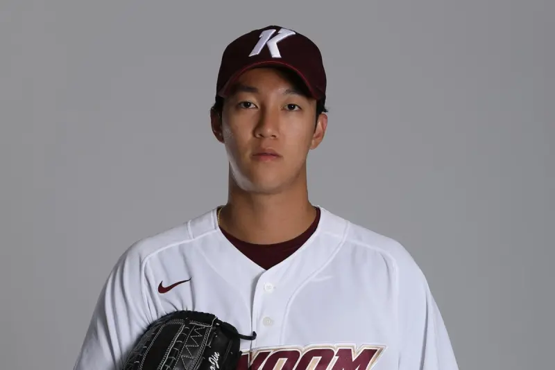 ▲效力於韓職培證英雄隊的安佑鎮受到前輩們的盛讚，金廣鉉在節目中對他非常看好，甚至直言：「唯一能打敗大谷翔平的選手就是安佑鎮。」（圖／取自培證英雄隊官網）