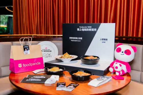 ▲崔鉉碩設計的蒜香蛤蜊義大利麵等兩道菜,今天17:00開始,在Foodpanda都可以點得到。(圖/Foodpanda提供) ▲崔鉉碩設計的蒜香蛤蜊義大利麵等兩道菜,今天17:00開始,在Foodpanda都可以點得到。(圖/Foodpanda提供)