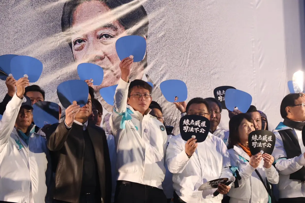 ▲黃國昌昨日一度率領群眾作勢要衝總統官邸，黃智賢表示此舉是為了要轉移焦點到場人數太少。（圖／記者李政龍攝）