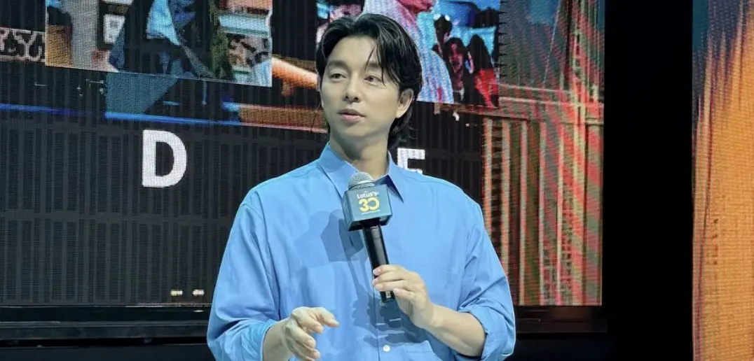 ▲韓劇男神孔劉（如圖）日前赴泰參加活動，沒想到造型卻意外「撞衫」立法院長韓國瑜，網友曬出對比圖，發現兩人除了髮型以外，穿搭幾乎一模一樣，讓粉絲直呼：「只差腋下沒流汗。」（圖／IG gongyoo_official）