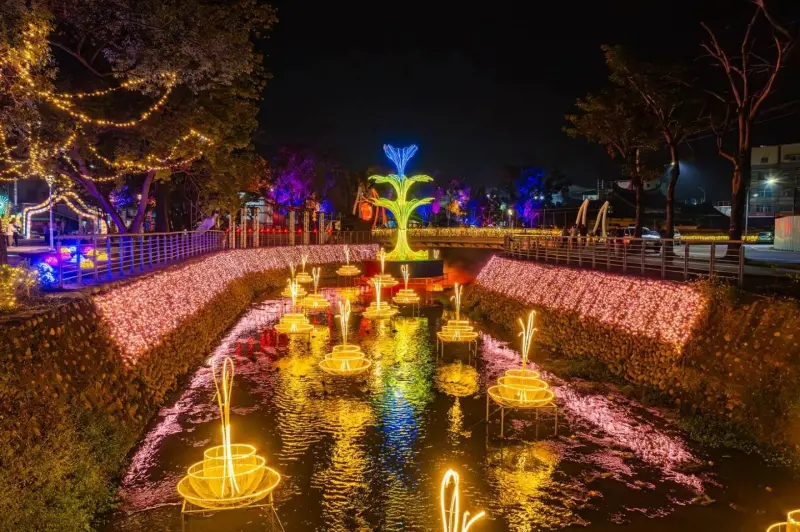 ▲「2025屏東燈節」迎來史上最多的4大燈區，並有超過50組燈飾點亮城市，本文整理四大燈區亮點，以及交通與接駁，還有免費提燈該如何索取，詳細資訊一文掌握。（圖／翻攝屏東燈節官網）