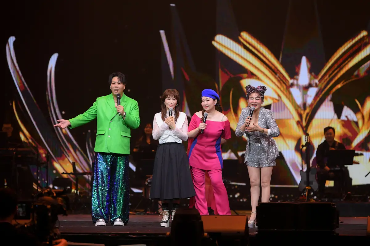 ▲邵大倫（左起）、蔡秋鳳、張秀卿及王彩樺首度共演站上《2025 WE ARE 我們的除夕夜》，蔡秋鳳及張秀卿2人現場頻頻鬥嘴，互動彷彿存在心結，惹來一片笑聲。（圖／三立、文總提供）