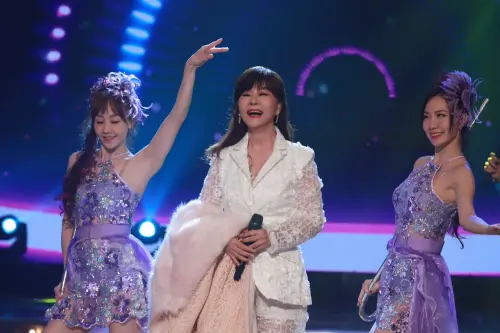 ▲龍千玉（中）上節目飆歌，魅力十足連陽帆都抵擋不了。（圖／民視提供）