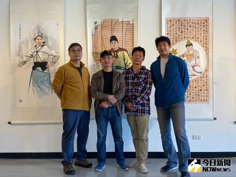 ▲復興崗藝術系校友從左至右依序為楊新福、杜清祥、洗宜泉及林永興均有代表作參展此此畫展。(圖／記者郭凱杰攝)