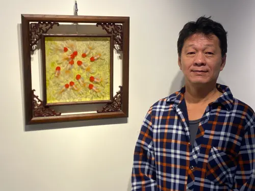 ▲在這次畫展中洗宜泉的樹脂畫創作在國內較少見,這也是這次畫展的焦點之一。(圖/郭凱杰攝) ▲在這次畫展中洗宜泉的樹脂畫創作在國內較少見,這也是這次畫展的焦點之一。(圖/郭凱杰攝)
