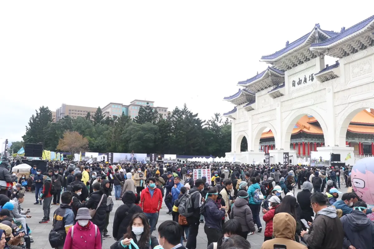 ▲民眾黨號稱15萬人上街頭抗議，讓吳靜怡狠酸，真的又要讓小草過年被笑了，是在划酒拳嗎。（圖／記者李政龍攝）