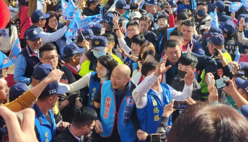 ▲立法院長韓國瑜到草屯輔選，受到熱烈歡迎。（圖／簡賜勝競總提供，2025.01.12）