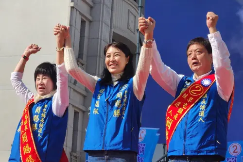 被罷免後整整3年不愛出門 韓國瑜透露唯獨對這2人例外 ▲南投縣長許淑華為草屯鎮長候選人簡賜勝輔選。(圖/簡賜勝競總提供,2025.01.12)