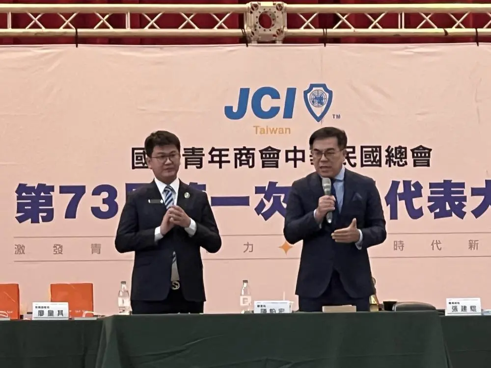 ▲環境部今（12）日與國際青年商會中華民國總會簽署「菸蒂不落地 環境更美麗」合作備忘錄。環境部長彭啓明（右）。（圖／環境部）