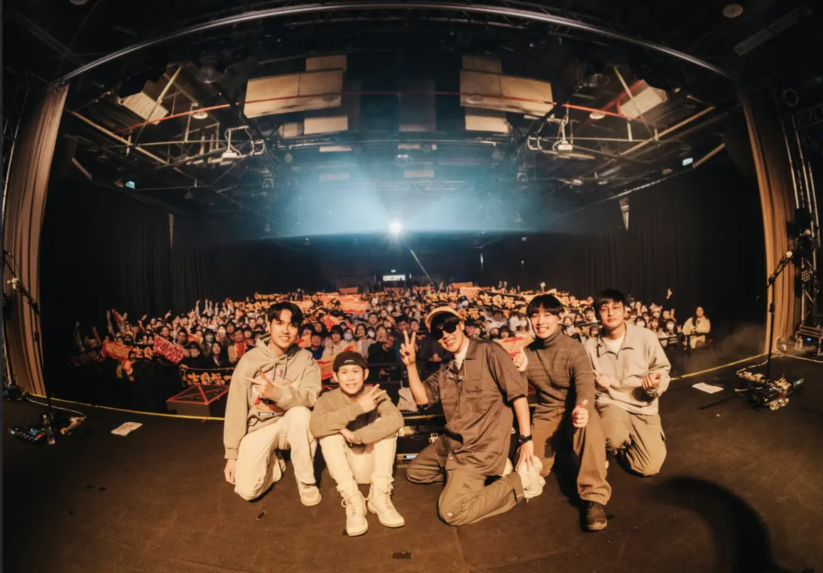 ▲芒果醬 Mango Jump 舉辦免費簽唱會，吸引上千位歌迷，場面熱烈，他們自嘲今年說要「搞大的」，讓經紀公司和夥伴們頭很大，還自認是「經紀公司的惡夢」。（圖／給樂音樂提供）