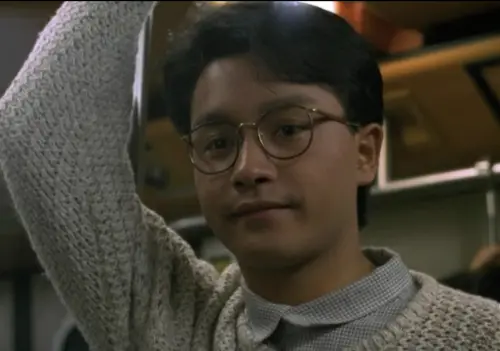 ▲張國榮在地鐵上遇見心儀的女孩，也被別的女孩看上，使得地鐵車廂和地鐵站在《緣份》的劇情中頗為重要。（圖／摘自IMDb）